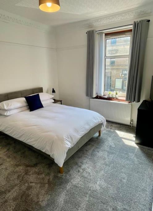 Large 2 Bed Near Glasgow Airport พาสเลย์ ภายนอก รูปภาพ