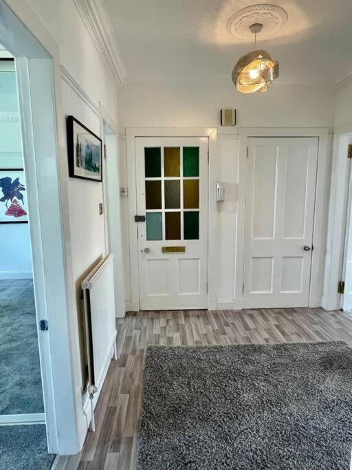 Large 2 Bed Near Glasgow Airport พาสเลย์ ภายนอก รูปภาพ