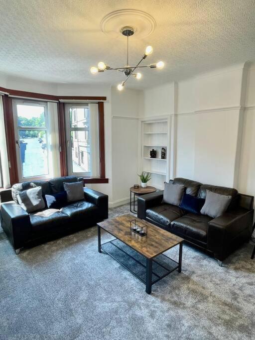 Large 2 Bed Near Glasgow Airport พาสเลย์ ภายนอก รูปภาพ