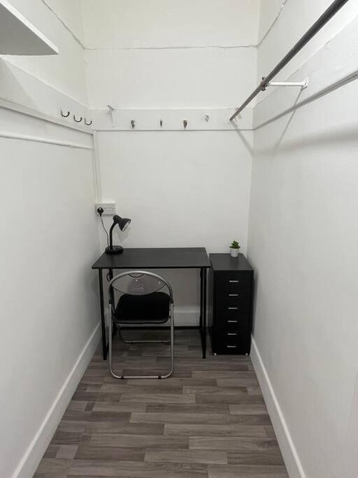 Large 2 Bed Near Glasgow Airport พาสเลย์ ภายนอก รูปภาพ